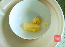 Illustration of how to make cream chocolate towel roll 3