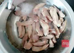 Illustration of how to cook chicken wings and stewed mushrooms 5