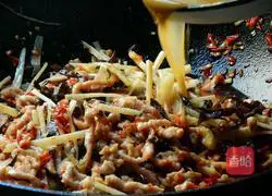 Illustration of how to make Sichuan fish-flavored shredded pork 10