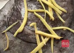 Illustration of steaming opium fish head 3