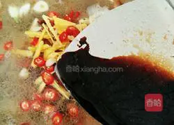 Illustration of how to make Xiangtan boiled crucian carp 8