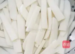 Illustration of how to make fried rice cakes with spareribs 12