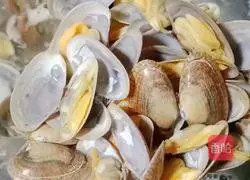 Illustration of how to make stir-fried scallops with bean paste 4