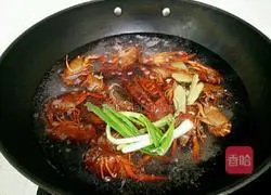 Illustration of how to make boiled crayfish 7