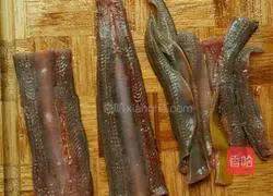 Illustration of how to soak ginger eel 3