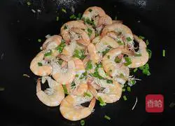 Illustration of how to make fried shrimps with onion 5