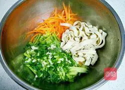Illustration of how to make three shredded cold dishes 4