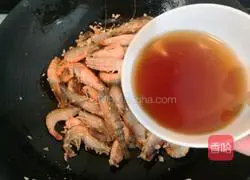 Illustration of how to make finger-sucking prawns with garlic and ginger 11