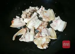 Illustration of how to make fresh bamboo shoots, fungus and twice-cooked pork 7