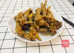 Illustration of how to make spicy chicken feet 9
