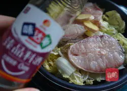 Illustration of how to cook herring stewed with cabbage 8