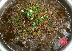 Illustration of how to make Dandan noodles with spicy seeds 6