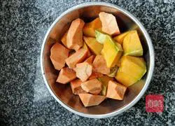  Illustration of how to make steamed pork ribs and pork belly 1