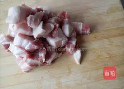 Illustration of how to make cabbage and pork stewed vermicelli 1