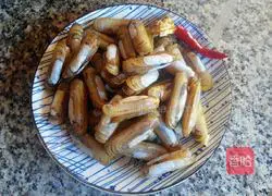 Illustration of how to make fried razor clams in sauce 1