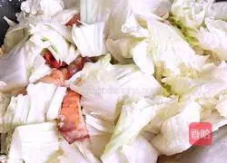 Illustration of how to make stir-fried cabbage with pork belly 4
