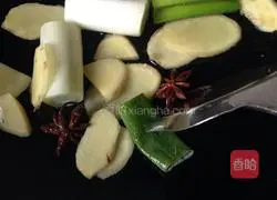 Illustration of how to make rock sugar pig's trotters 3