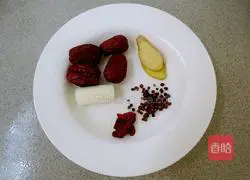 Illustration of how to make sour radish and old duck soup hot pot 3