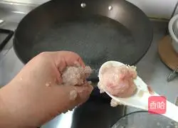 Illustration of how to make fish balls in clear soup 6