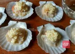 Illustration of how to make garlic scallops 4