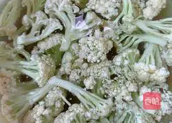 Illustration of how to make cauliflower fried meat 1