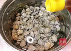 Illustration of how to make spicy fried clams 1