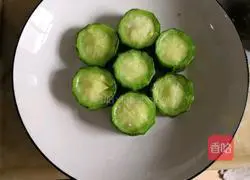 Illustration of steamed scallops with loofah 4