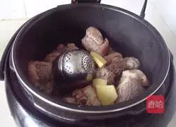 Illustration of how to make glutinous pork knuckle with sauce 5