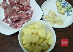 Illustration of how to cook pork ribs with potatoes 1
