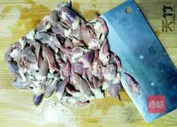 Illustration of how to make spicy chicken hearts 4