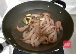 Illustration of how to make boiled shrimp 4