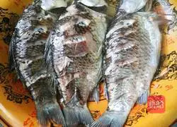 Illustration of how to make cold crucian carp (oil-free version) 7