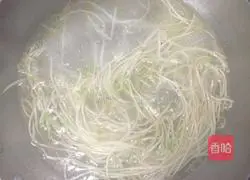 Illustration of how to make Fujian-style boiled fish fillets 1