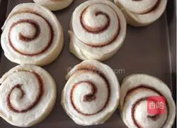 Illustration of how to make cinnamon rolls 8