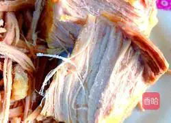 Illustration of how to make hand-shredded red oil spicy pork shreds 5