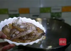 Illustration of how to make spicy lotus root bowl 2