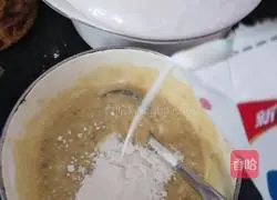 Illustration of how to make banana egg pancake 6