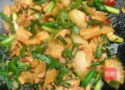 Illustration of how to make twice-cooked pork with garlic sprouts 13