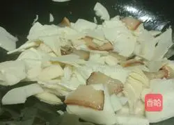 Illustration of how to make fried bamboo shoots with bacon 3