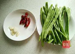 Illustration of how to make stir-fried green beans 1
