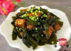 # Northeast# Pork belly stewed with kelp buckle recipe illustration 1