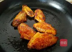 Illustration of how to make tomato sauce chicken wings 6