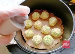 Illustration of how to make radish and tofu balls 12