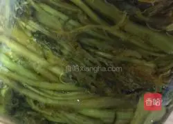 Illustration of how to cook snails with pickled vegetable juice 2