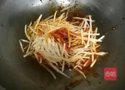 Illustration of how to make eggs and shredded potatoes 2