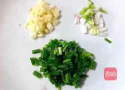 Illustration of how to stir-fry eggplant shreds 2