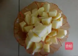 Illustration of how to make sweet and sour pork ribs and potatoes 2