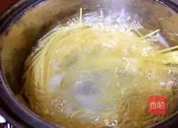 Illustration of how to make tomato and minced meat pasta 2