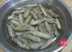 Illustration of how to make steamed razor clams 1