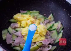 Illustration of how to make fried pork slices with cucumber and eggs 14